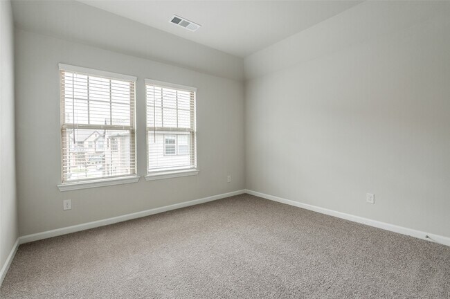 Building Photo - 1960 Sweetwater Ln