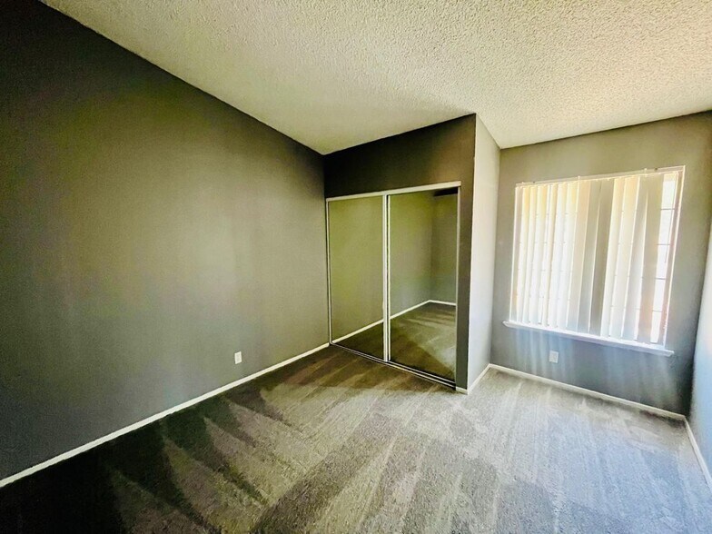 Building Photo - 4645 Alojar Ln