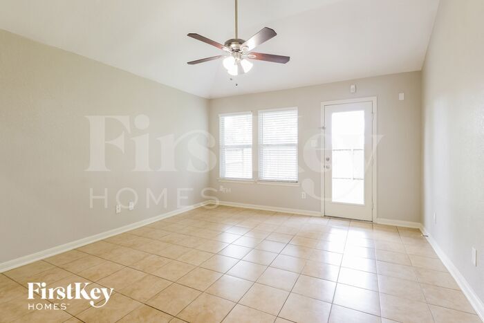 Building Photo - 9931 Fairlane Oaks Dr