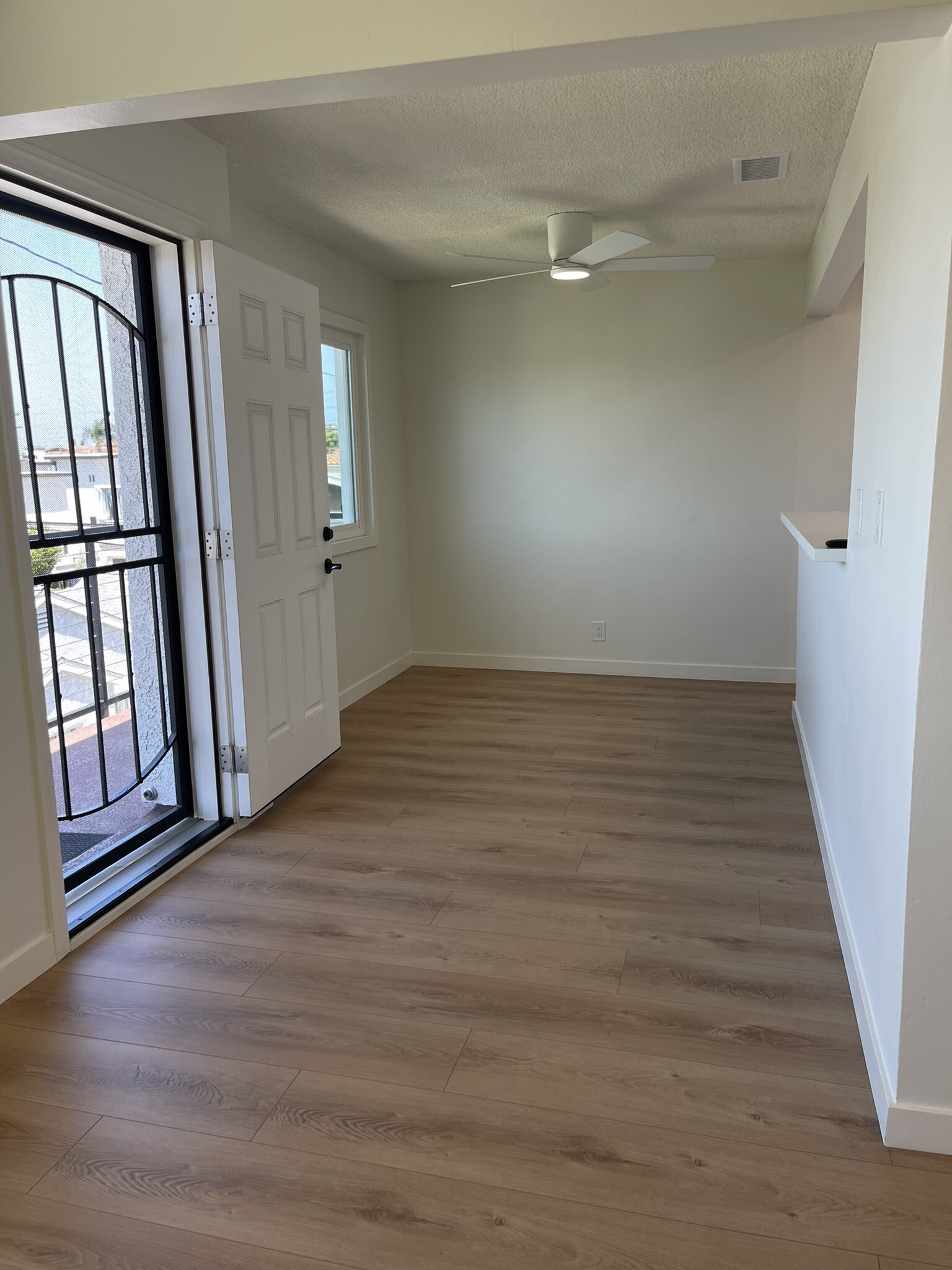 Looking from living room to dining area. - 1039 6th St