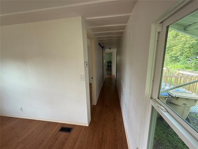 Building Photo - 255 Trailer Ln