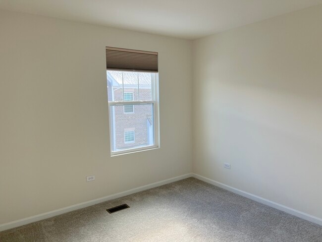 Building Photo - 6257 Sandbelt Dr