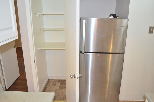 Building Photo - Beautiful Condo in Prime Centerville Location!