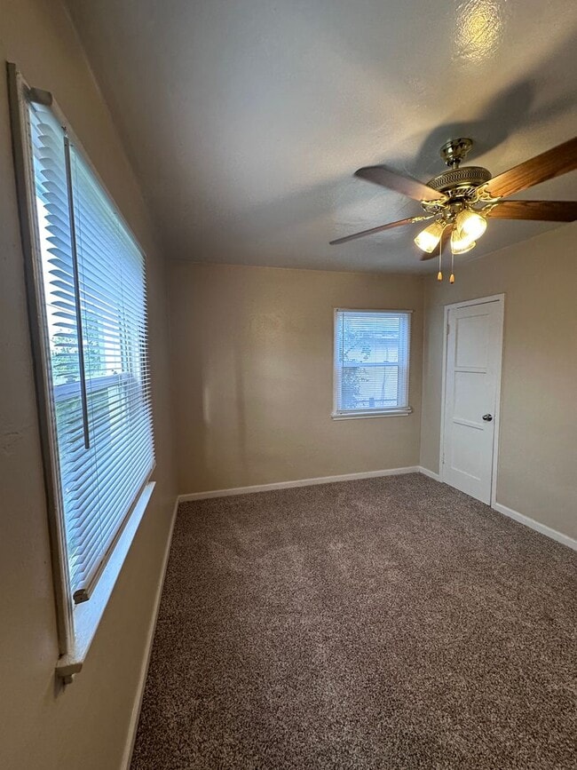 Building Photo - 2114 Brundage Ln