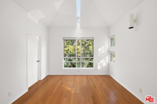 Building Photo - 1011 Pacific St