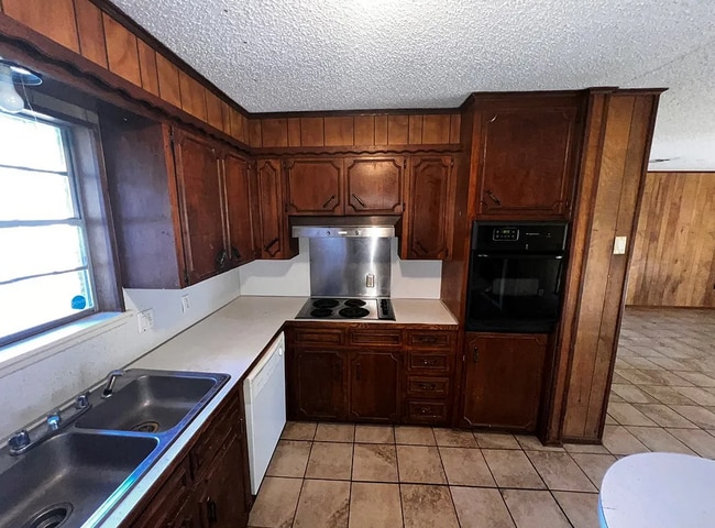 Building Photo - 165 Greenforest Trail