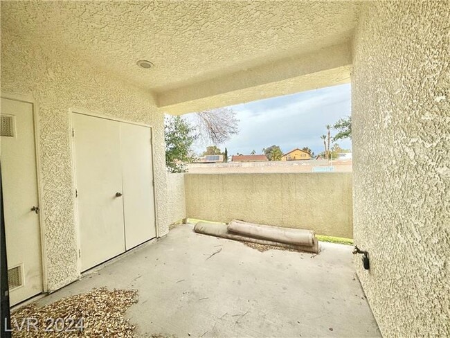 Building Photo - 4819 S Torrey Pines Dr