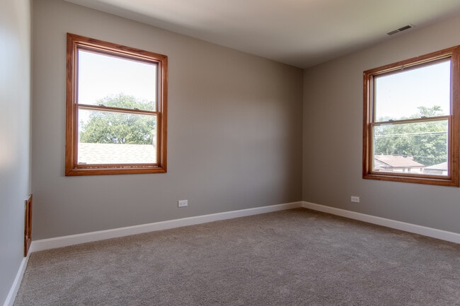 Building Photo - 301 Bohland Ave