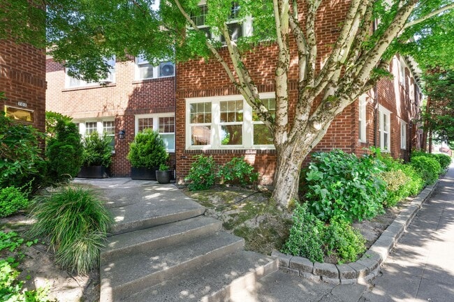Building Photo - Bright 1 Bed condo in Kerns Neighborhood o...