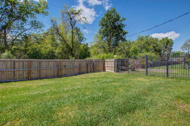 Building Photo - 1836 Mepkin Rd