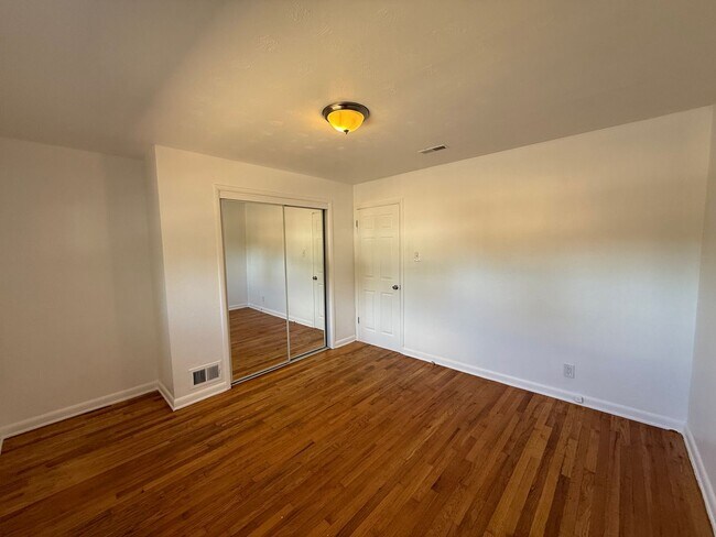 Building Photo - Beautifully Updated Home near Federal & Al...