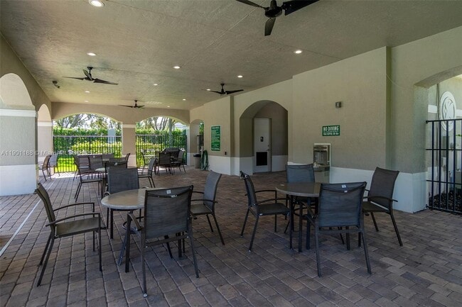 Building Photo - 9065 Silver Glen Way