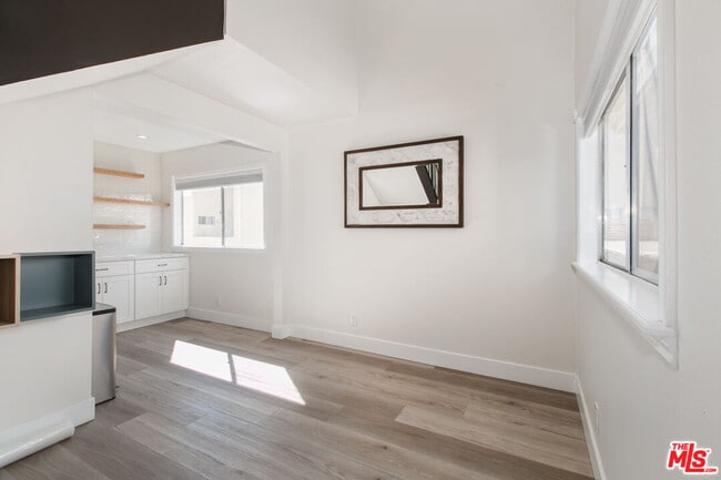 Building Photo - 1339 N Columbus Ave