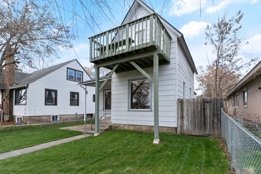 Building Photo - 2124 W College Ave