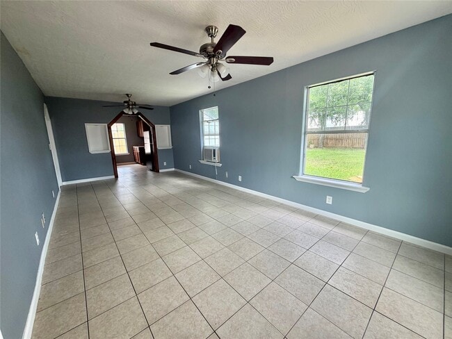 Building Photo - 1319 Bernard St