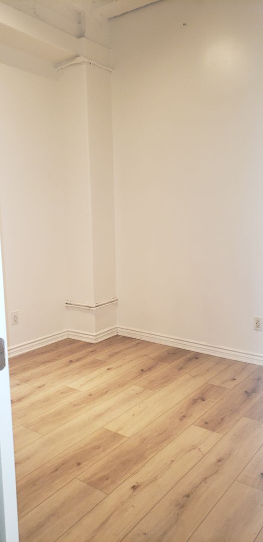 Building Photo - Awesome 1 Bedroom 1 bath unit Downtown LA