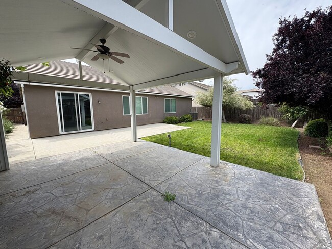 Building Photo - 3 Bedroom Home located NW Visalia!