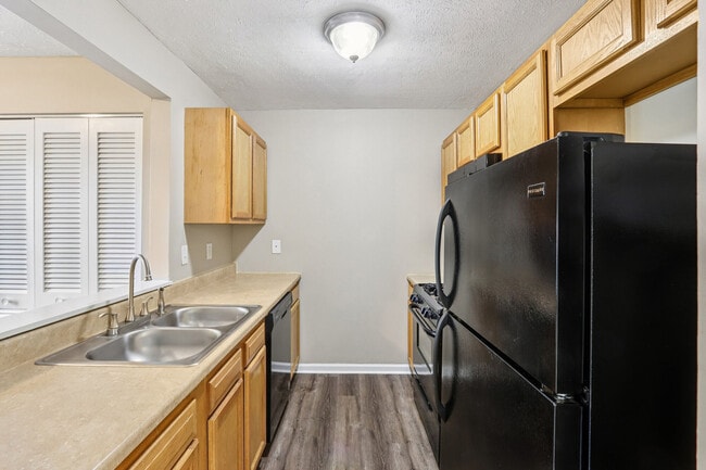 Building Photo - Fox Pointe Apartments