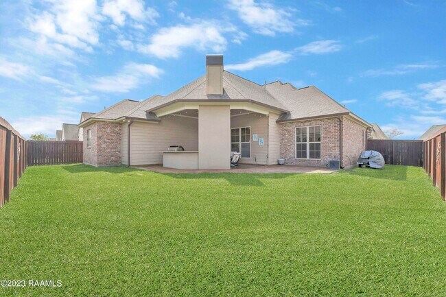 Building Photo - 201 Bayou Parc Dr