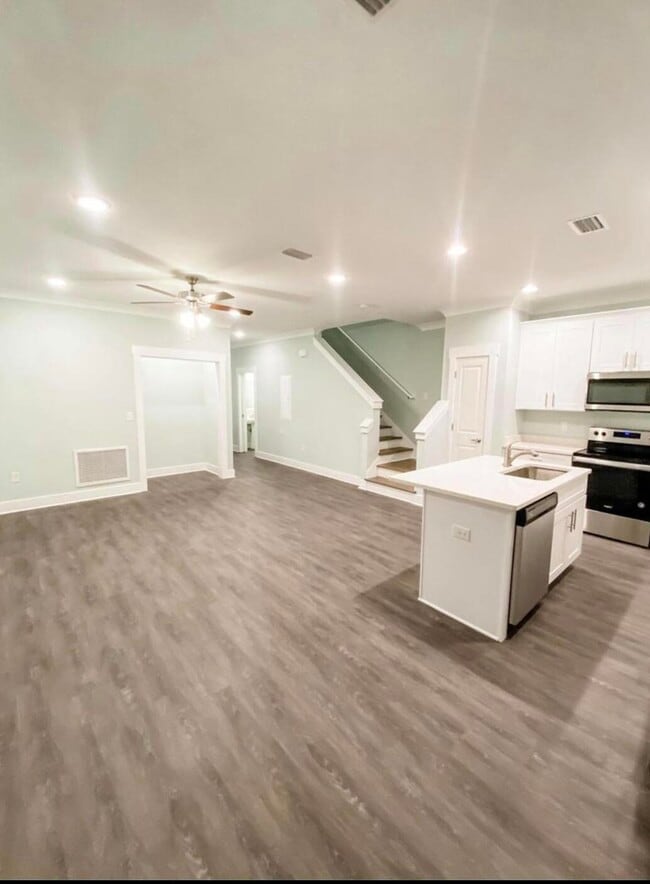 Building Photo - 312 N Sand Palm Rd