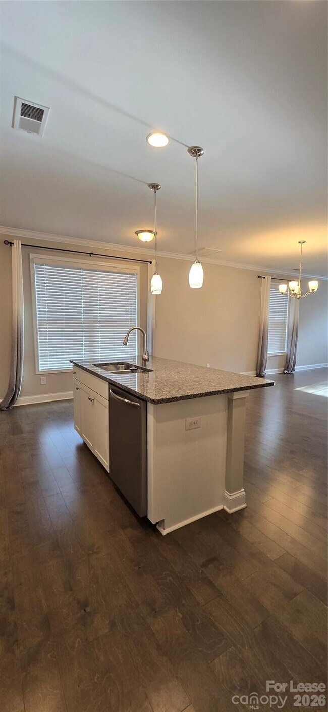 Building Photo - 990 Pennington Dr