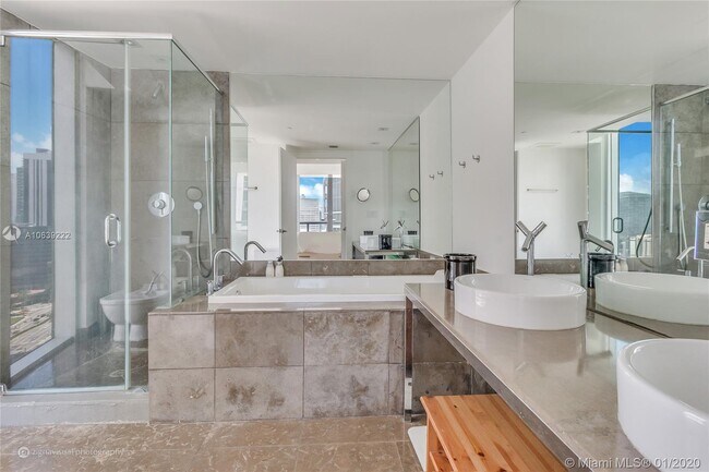 Building Photo - 475 Brickell Ave