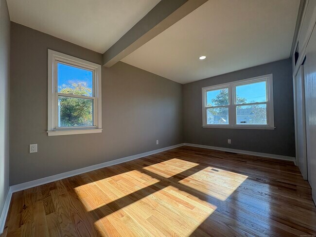 Building Photo - 56 Victor St