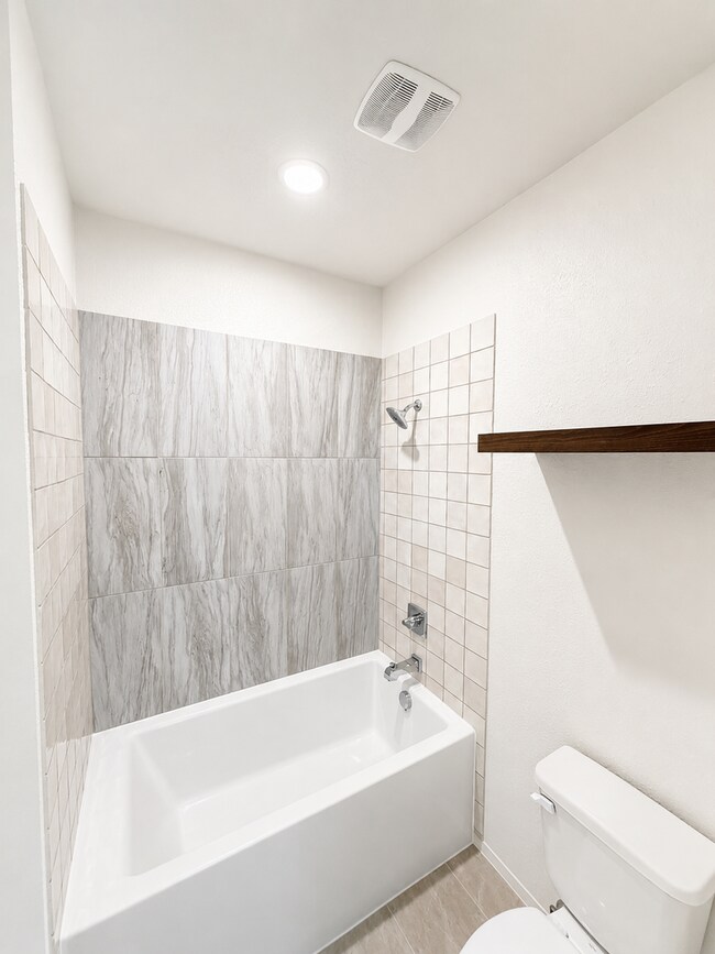 Building Photo - 1619 Crooked River