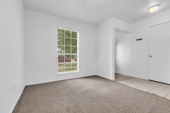 Building Photo - 12110 Panay Dr