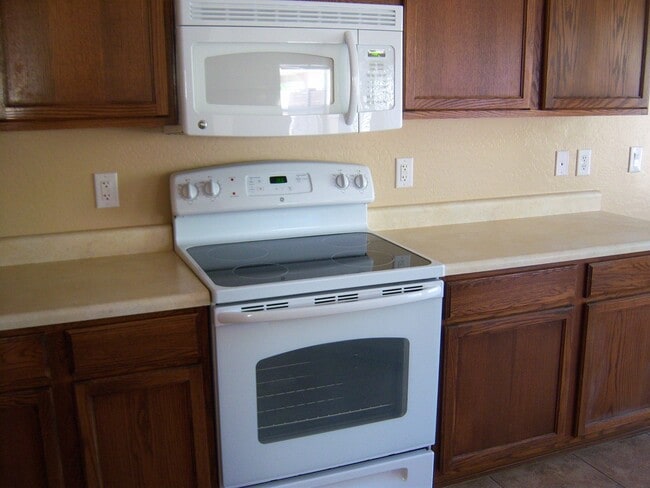 Building Photo - COMING SOON!! 4 BED 3 BATH, 2 CAR GARAGE IN SAN TAN VALLEY