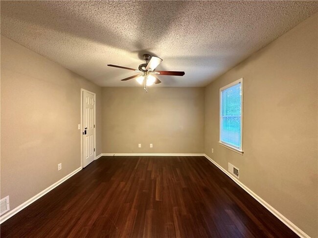 Building Photo - 1432 Lumpkin Campground Rd S