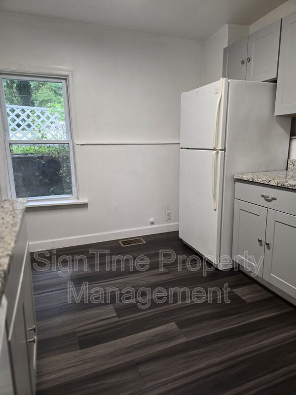 Building Photo - 235 Summit Ave