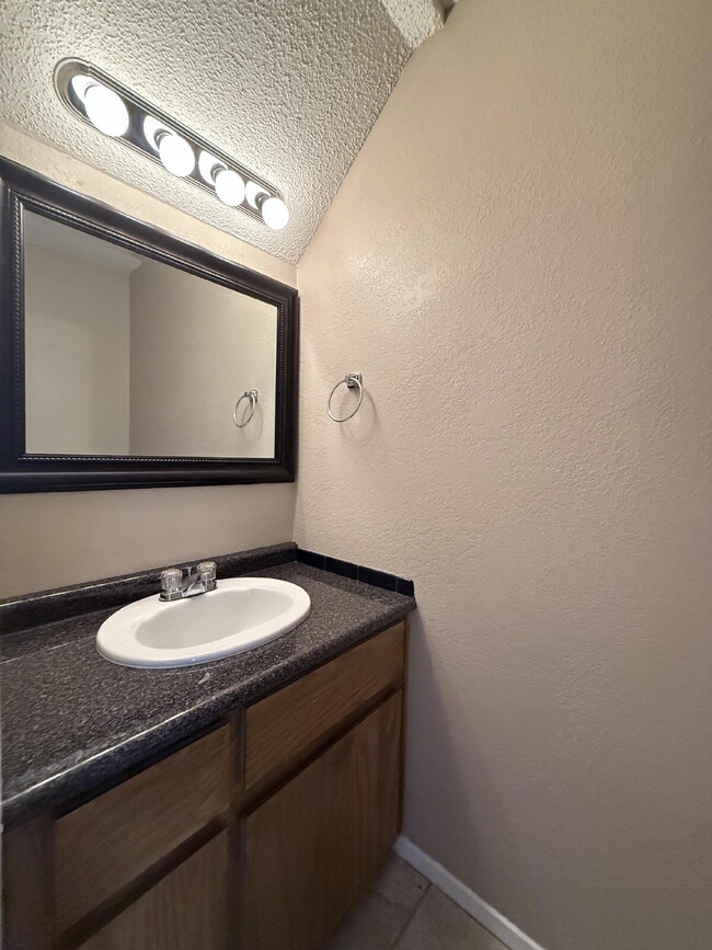 Building Photo - Spacious 2-Bed, 2.5-Bath Townhome in the B...