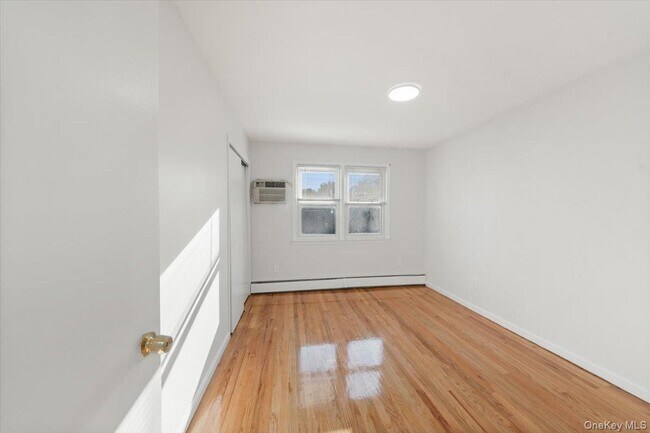 Building Photo - 105 Hillview Ave