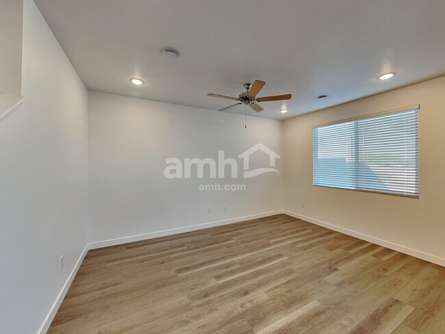 Building Photo - 9748 W Parkway Dr