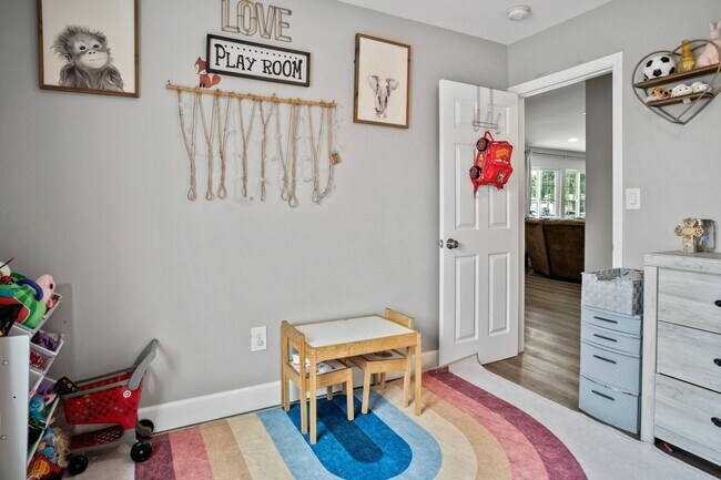 Building Photo - 4 Bed | 2.5 Bath Home in Spring Valley with Detached Office Suite!