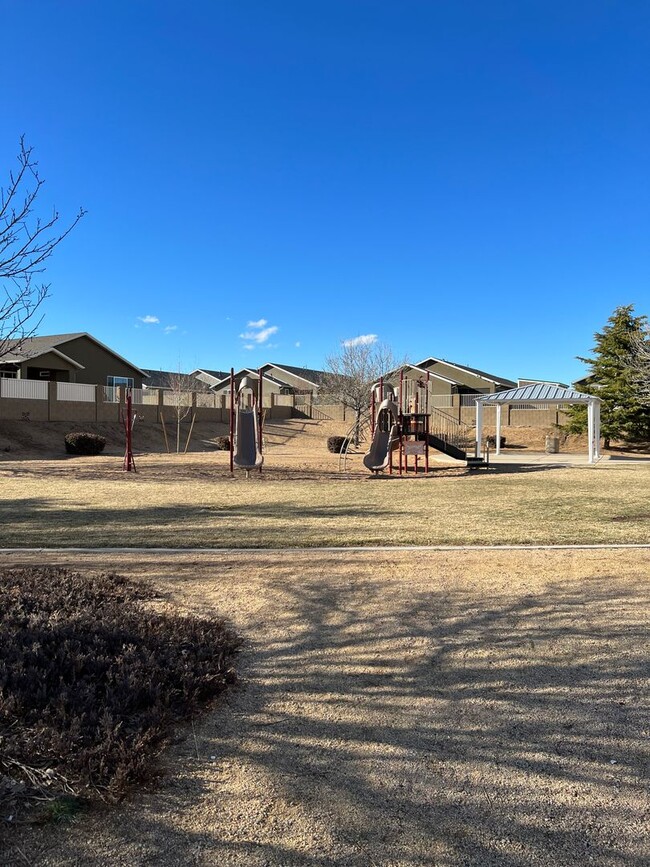 Building Photo - 3 Bedroom + Office in Highlands Ranch, Chi...
