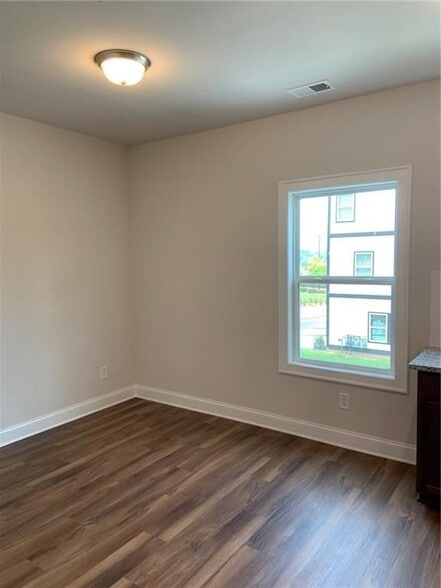 Building Photo - 908 Sweetwater Grove