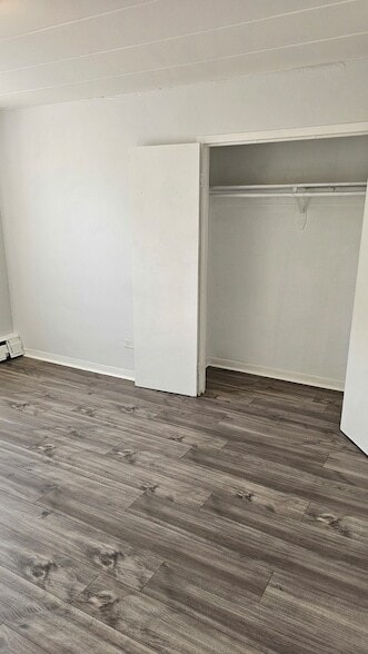 Building Photo - 2025 W Granville Ave