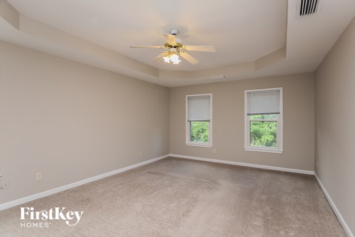 Building Photo - 3215 Maple Terrace Dr