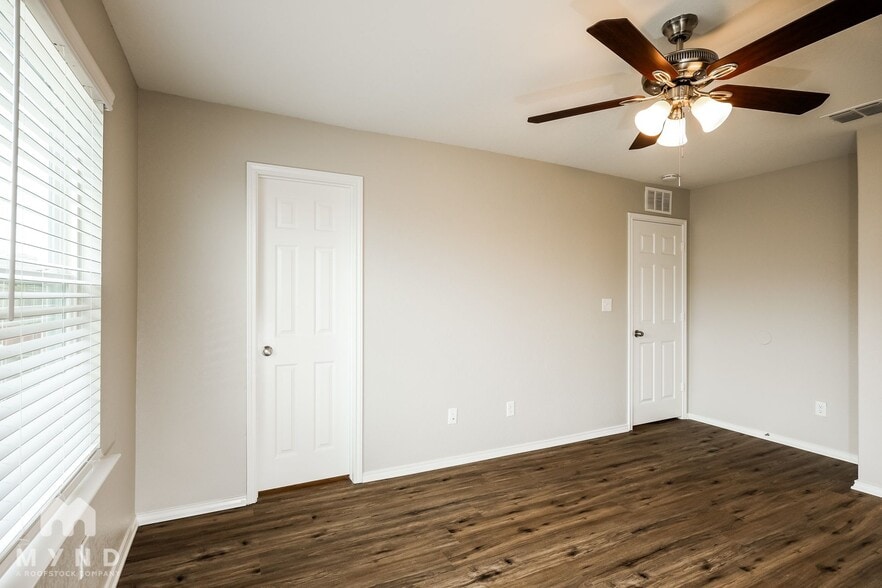 Building Photo - 10327 Dunlap