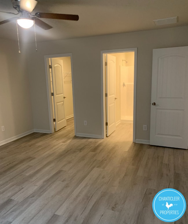 Building Photo - 2433 Harrison Dr