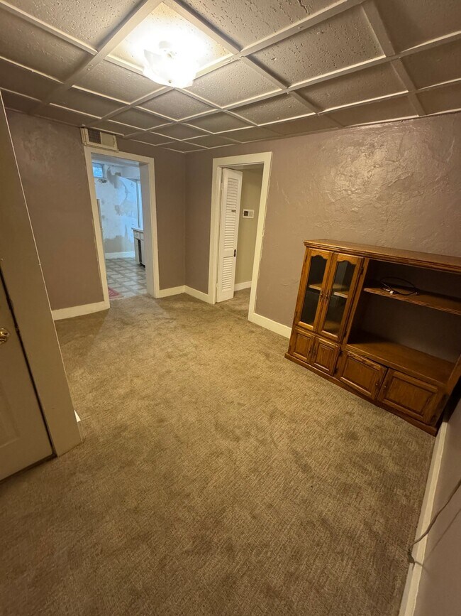 Building Photo - 136 N 31st Ave