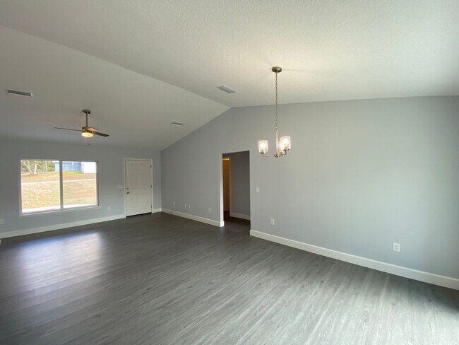 Building Photo - Desirable SW Ocala Neighborhood 3/2/2 **WON'T LAST**