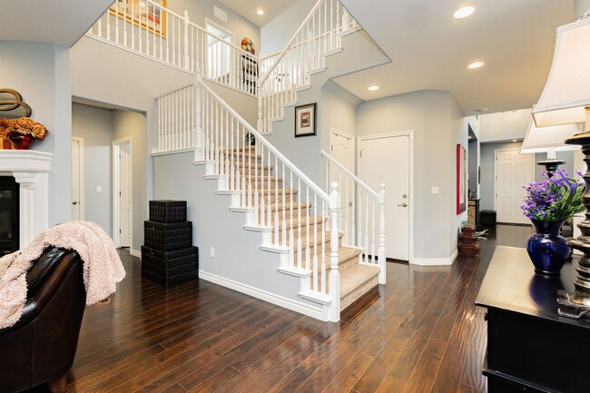 Building Photo - Stunning 4 bedroom 3.5 bath home with 3 ca...