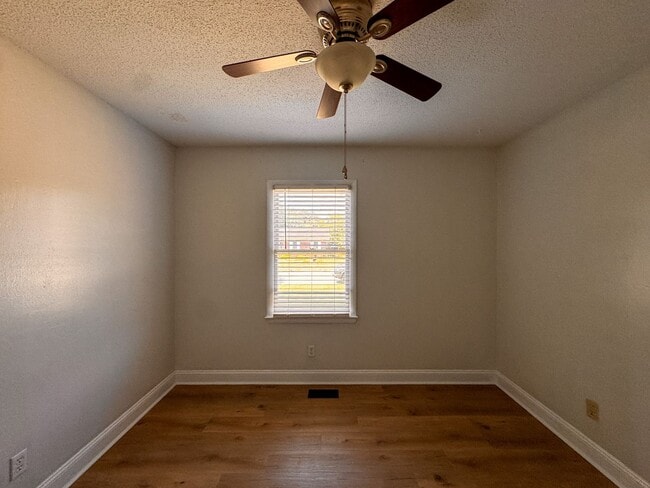 Building Photo - Stylish 3 Bed 2 Bath Home in Jack Britt
