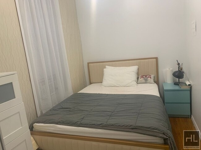 WEST 37 STREET - 449 W 37th St New York NY 10018 | Apartment Finder
