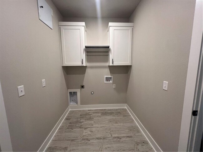 Building Photo - 7301 SW Basswood Ave