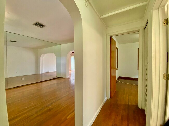 Building Photo - 14131 NW 3rd Ave