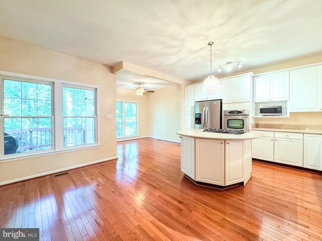 Building Photo - 11742 Valley Ridge Cir